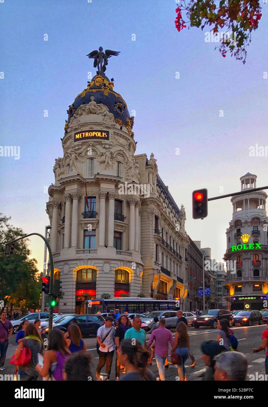 A twilight view of the famous Metropolis Building (Edifico Metrópolis) on the corner of Calle de Alcalá in the centre of Madrid, Spain. The building was inaugurated in 1911. Photo © COLIN HOSKINS. Stock Photo