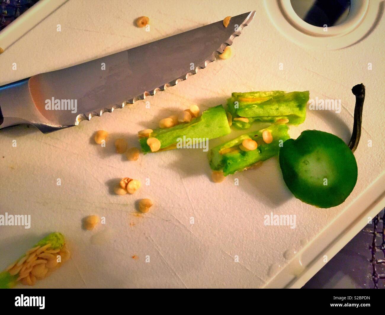 Serrated knife hires stock photography and images Alamy