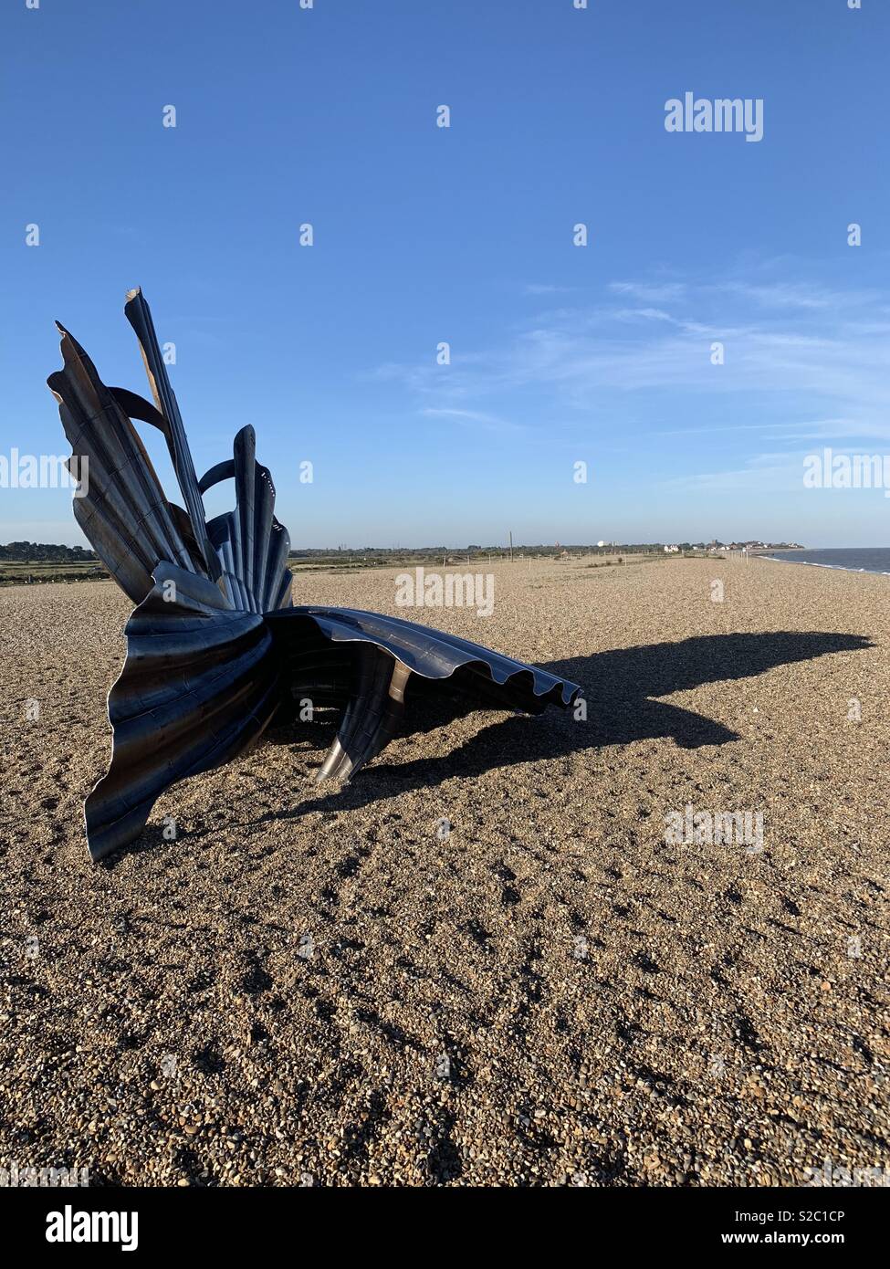‘Scallop’ sculpture by Maggie Hambling on Aldeburgh Beach Stock Photo