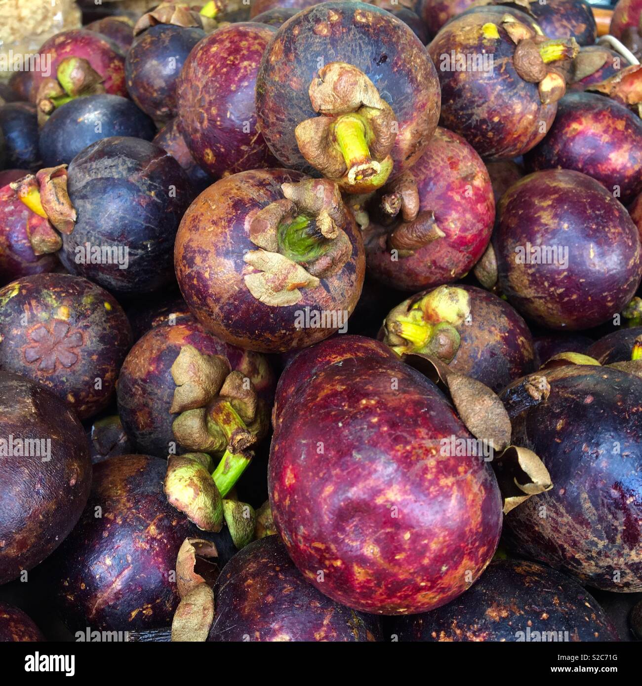 Piles of Mangosteen fruit in Cambodian food market Stock Photo