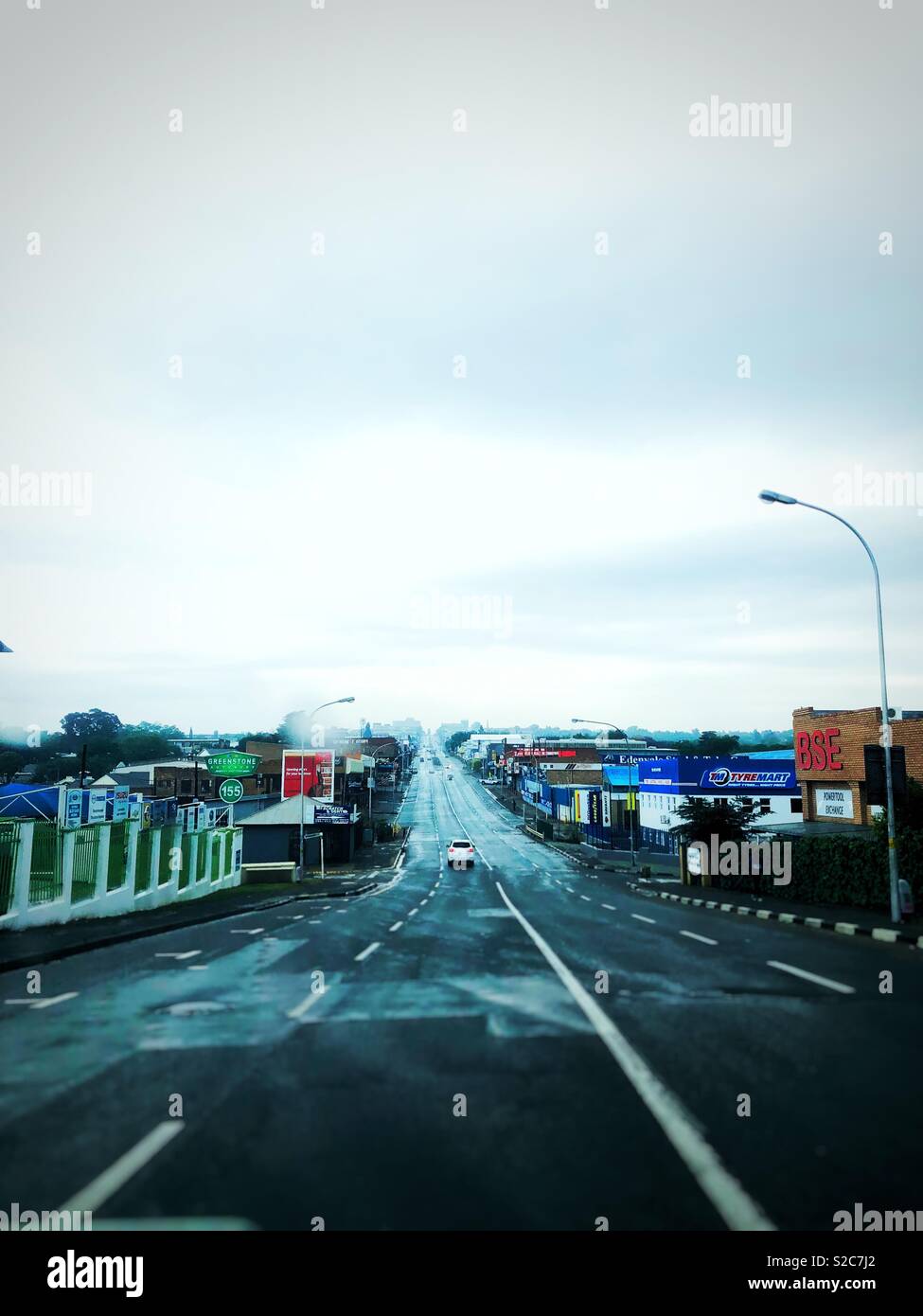 Rain town hi-res stock photography and images - Alamy