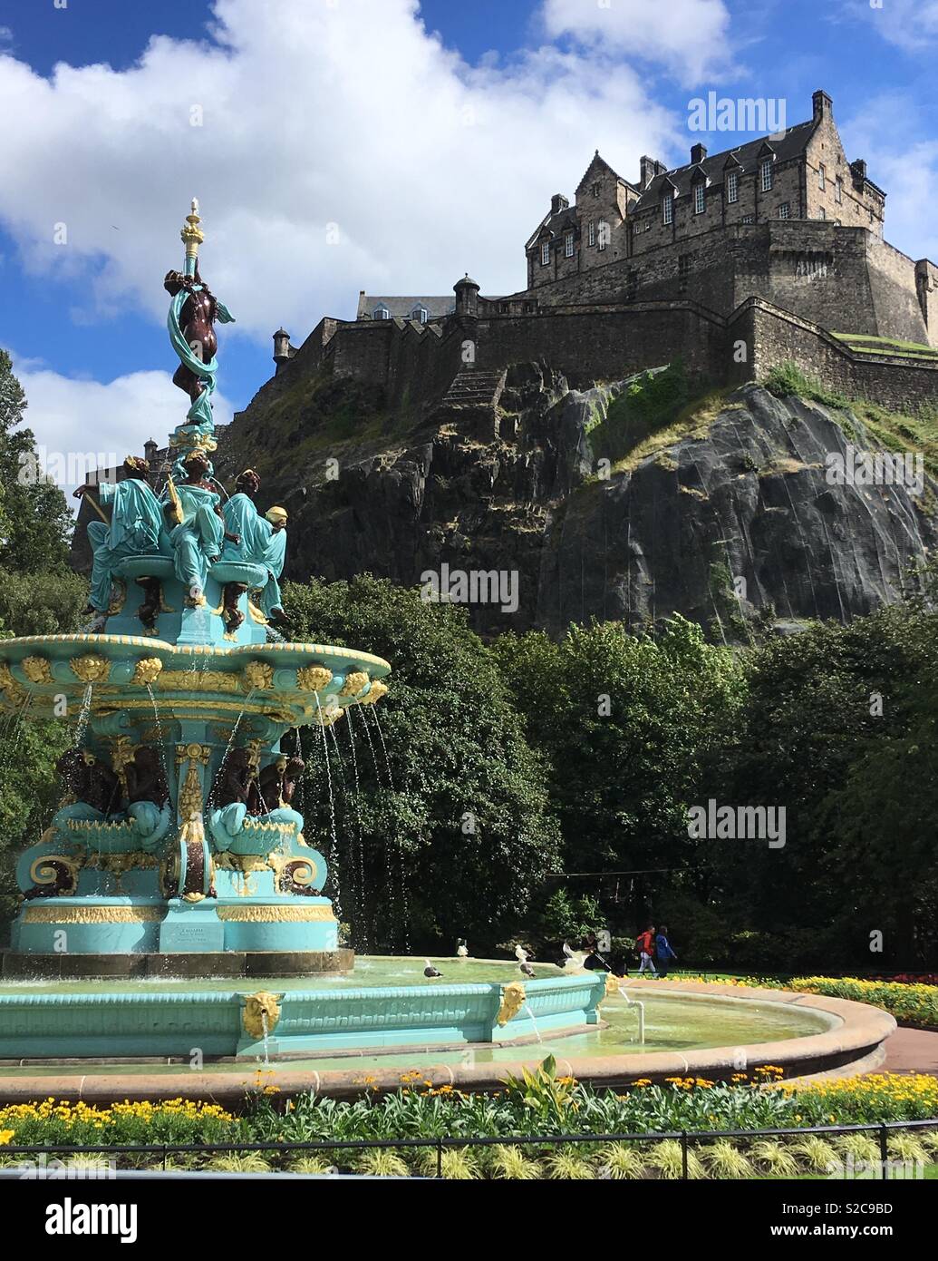 Fountain park edinburgh hires stock photography and images Alamy