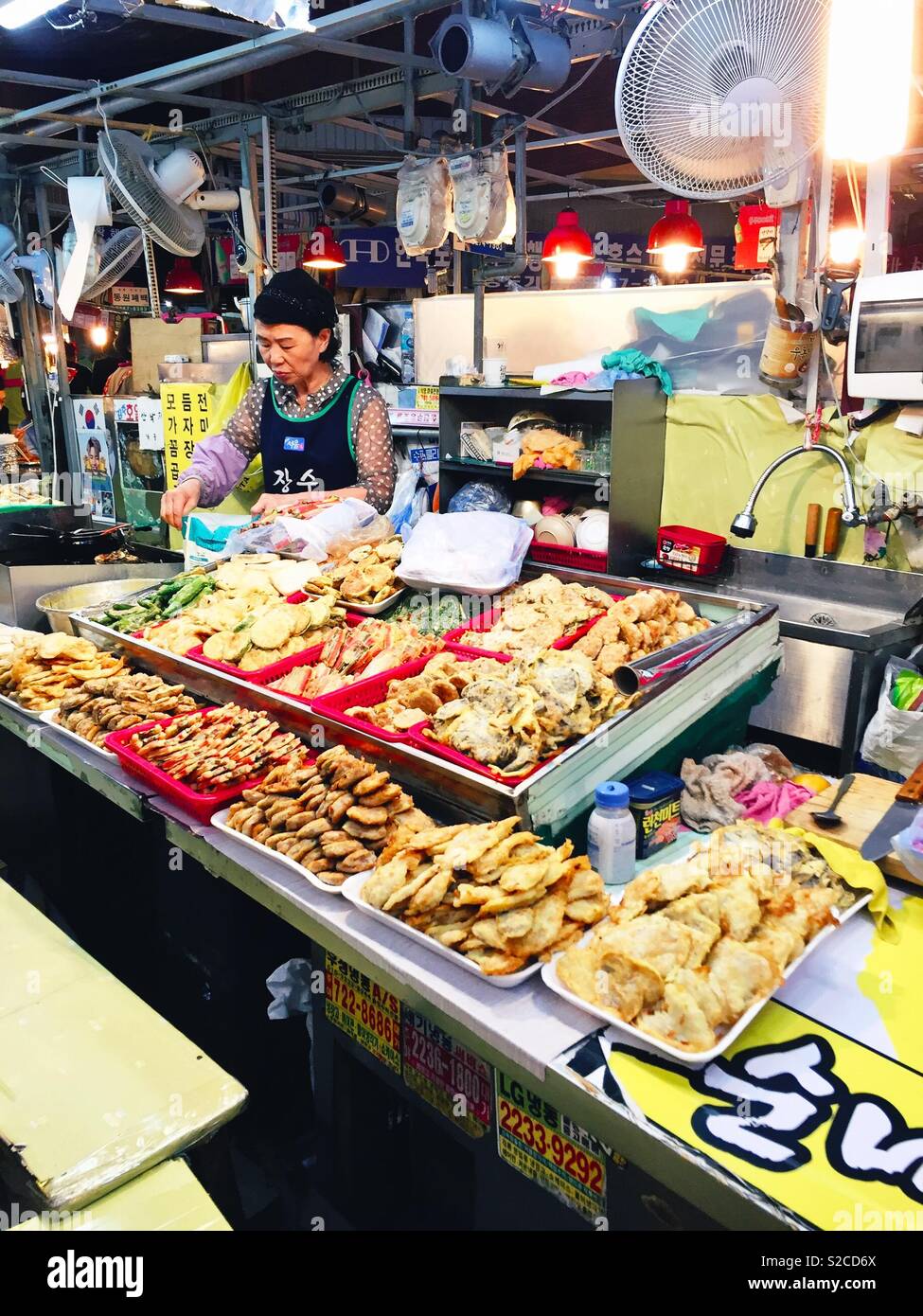 Korean food market Stock Photo - Alamy