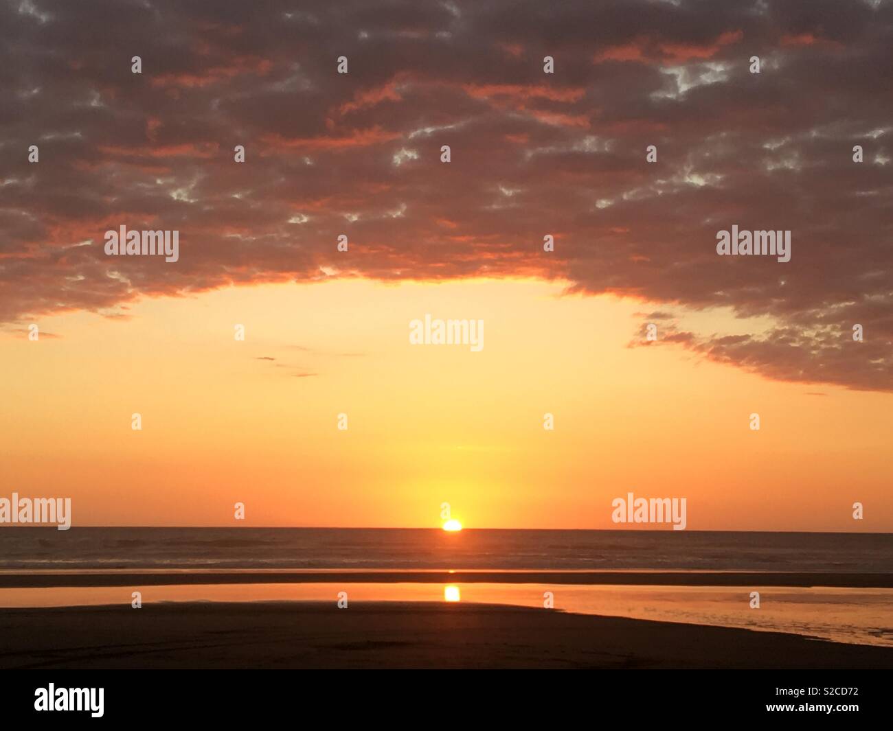 Amazing sunset beach hi-res stock photography and images - Alamy