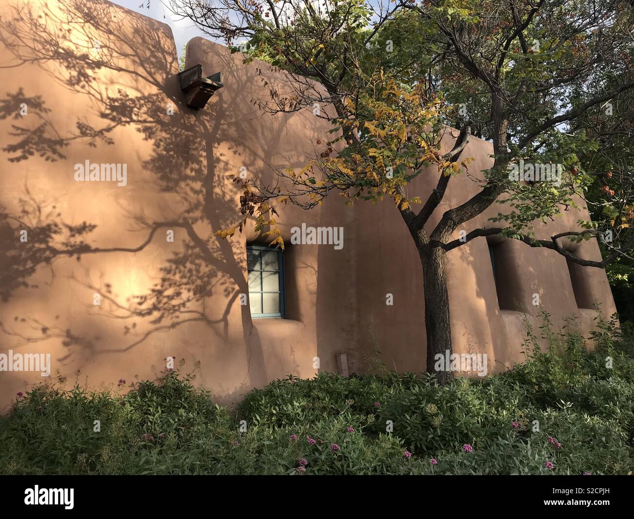 Adobe building in Santa Fe, New Mexico, with evening shadows and Fall colors Stock Photo