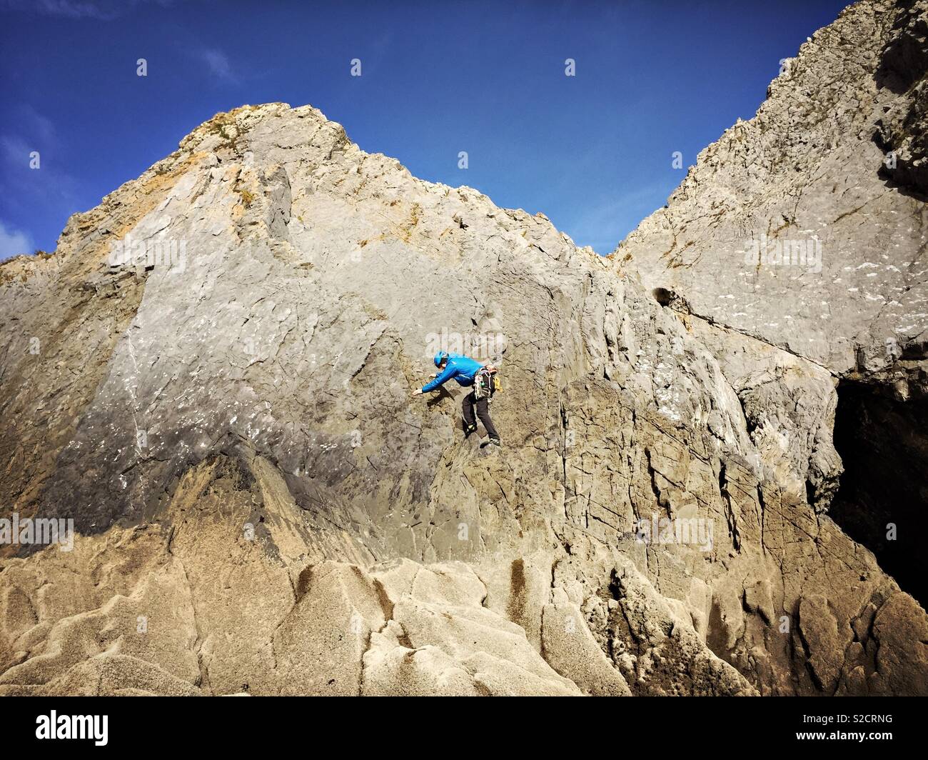 Man climbing rock wales hi-res stock photography and images - Alamy