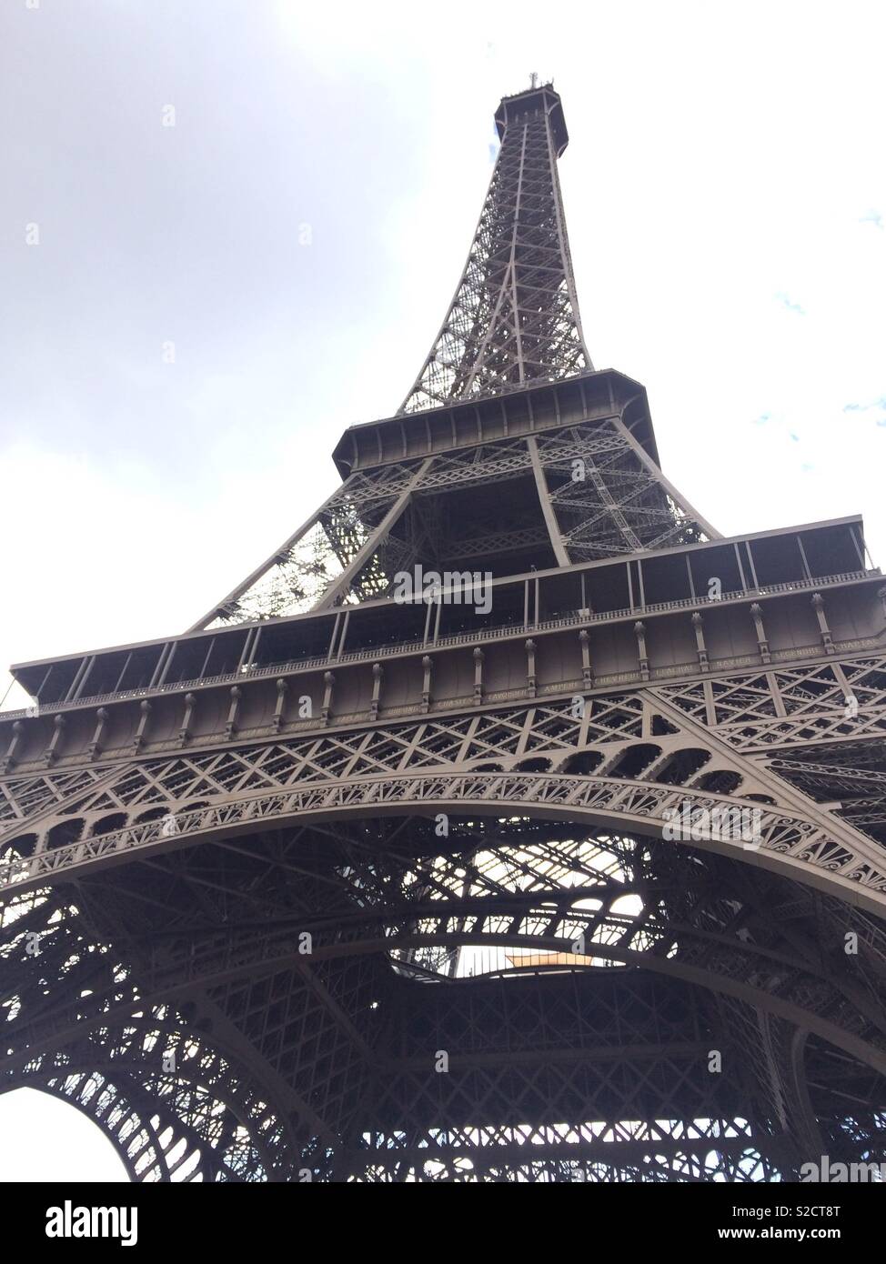 Le tour eiffel hi-res stock photography and images - Alamy