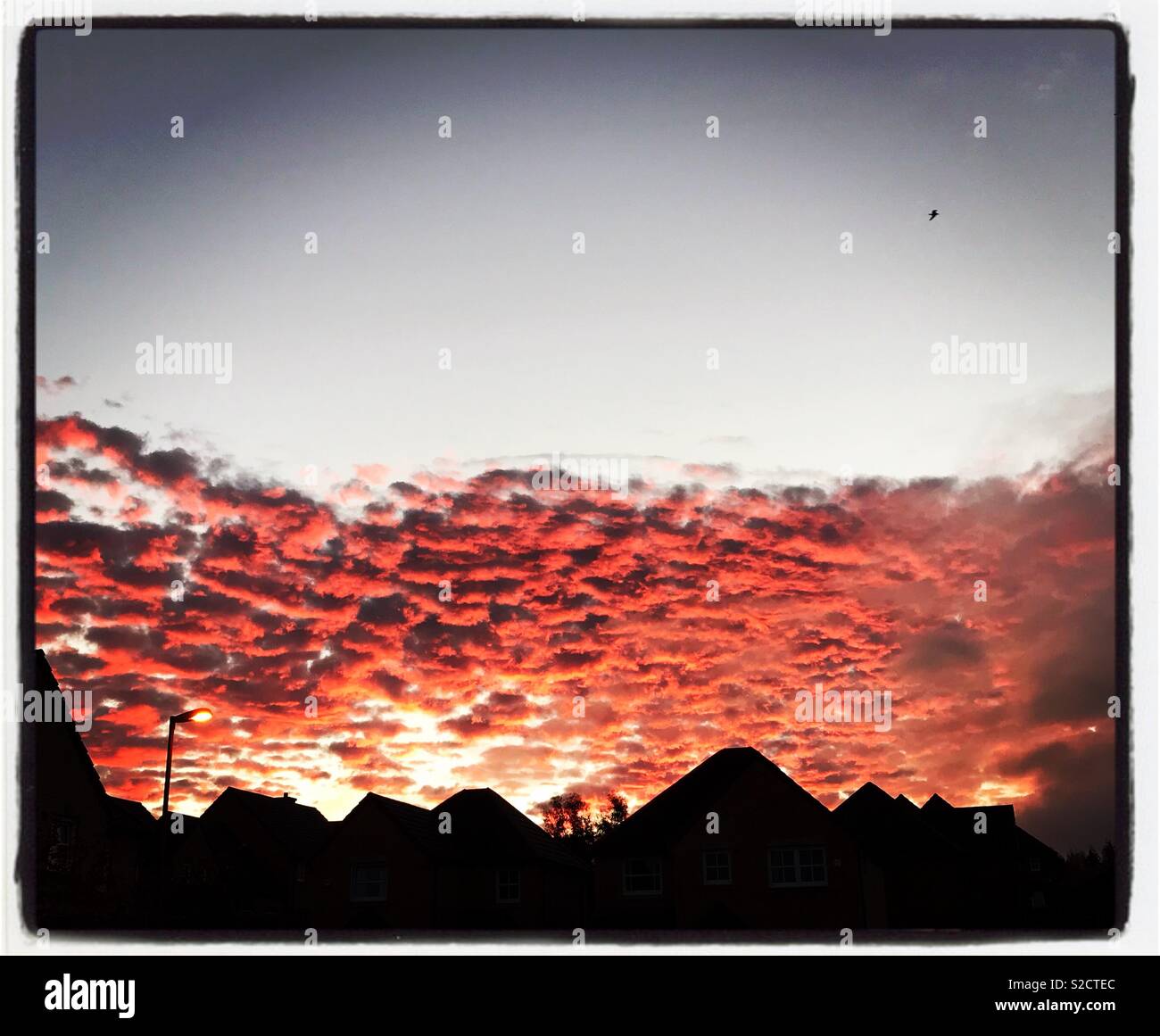 Red sky in the morning hi-res stock photography and images - Alamy