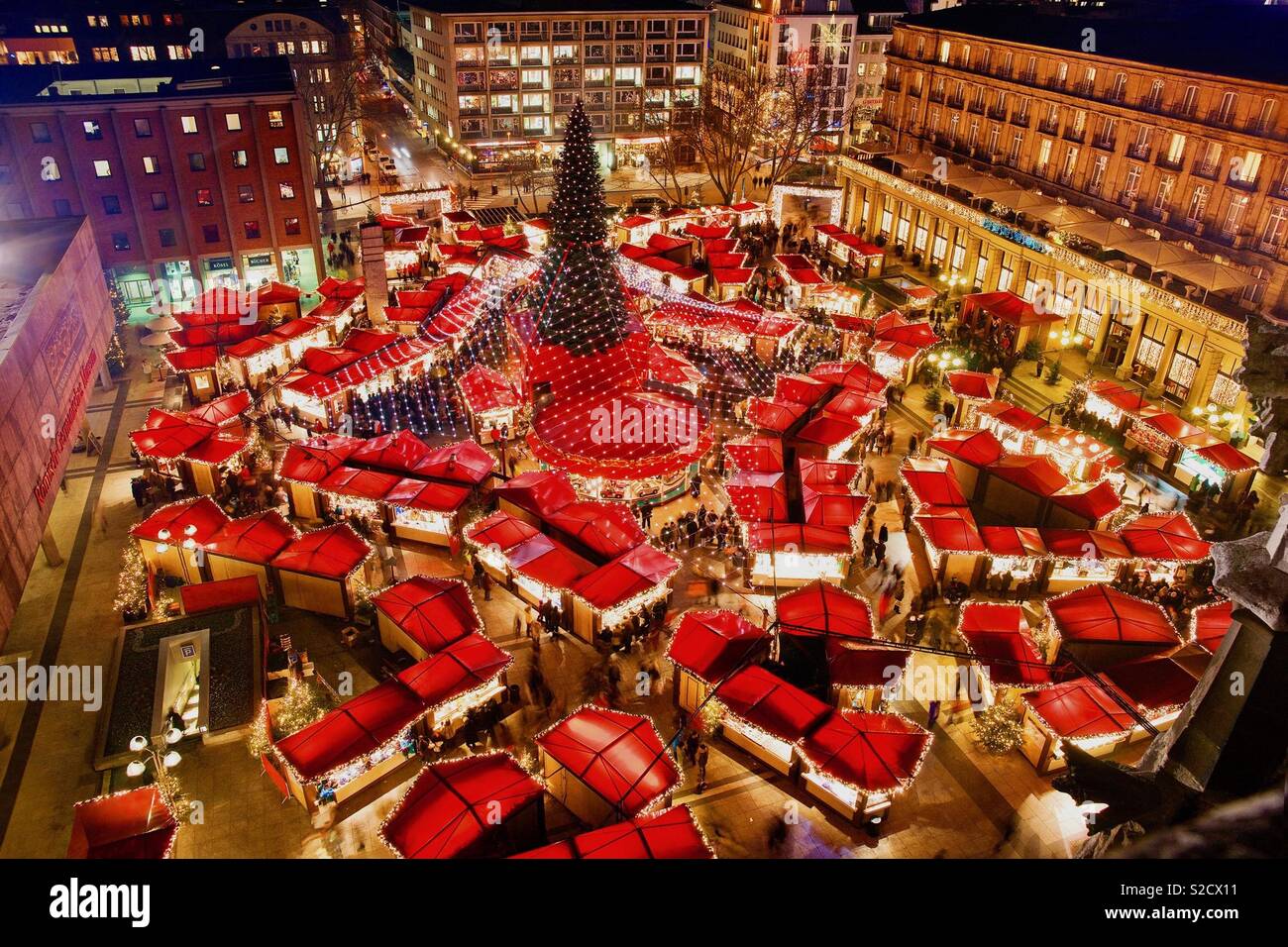 Cologne Cathedral Christmas Market with its great illumination Stock Photo Alamy
