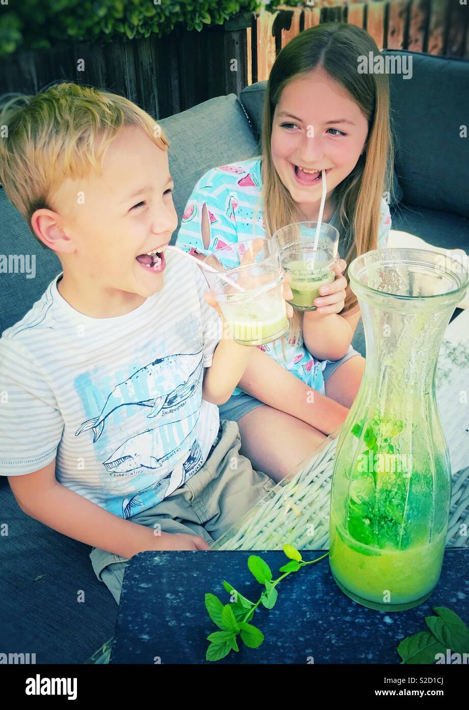 Children laughing hi-res stock photography and images - Alamy