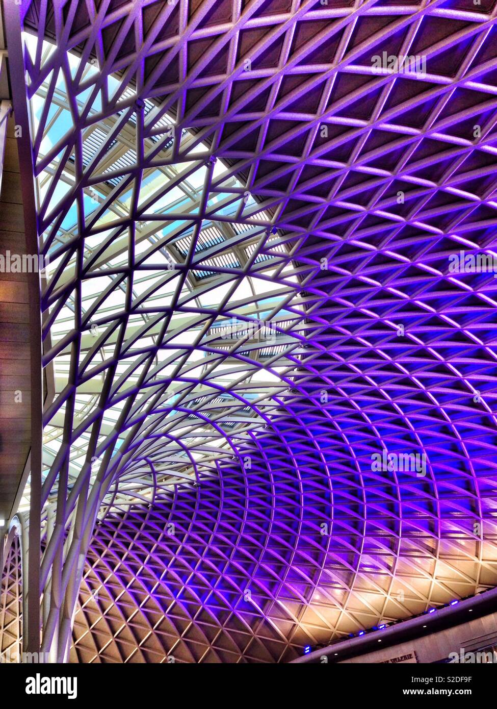 Kings cross station ceiling Stock Photo Alamy