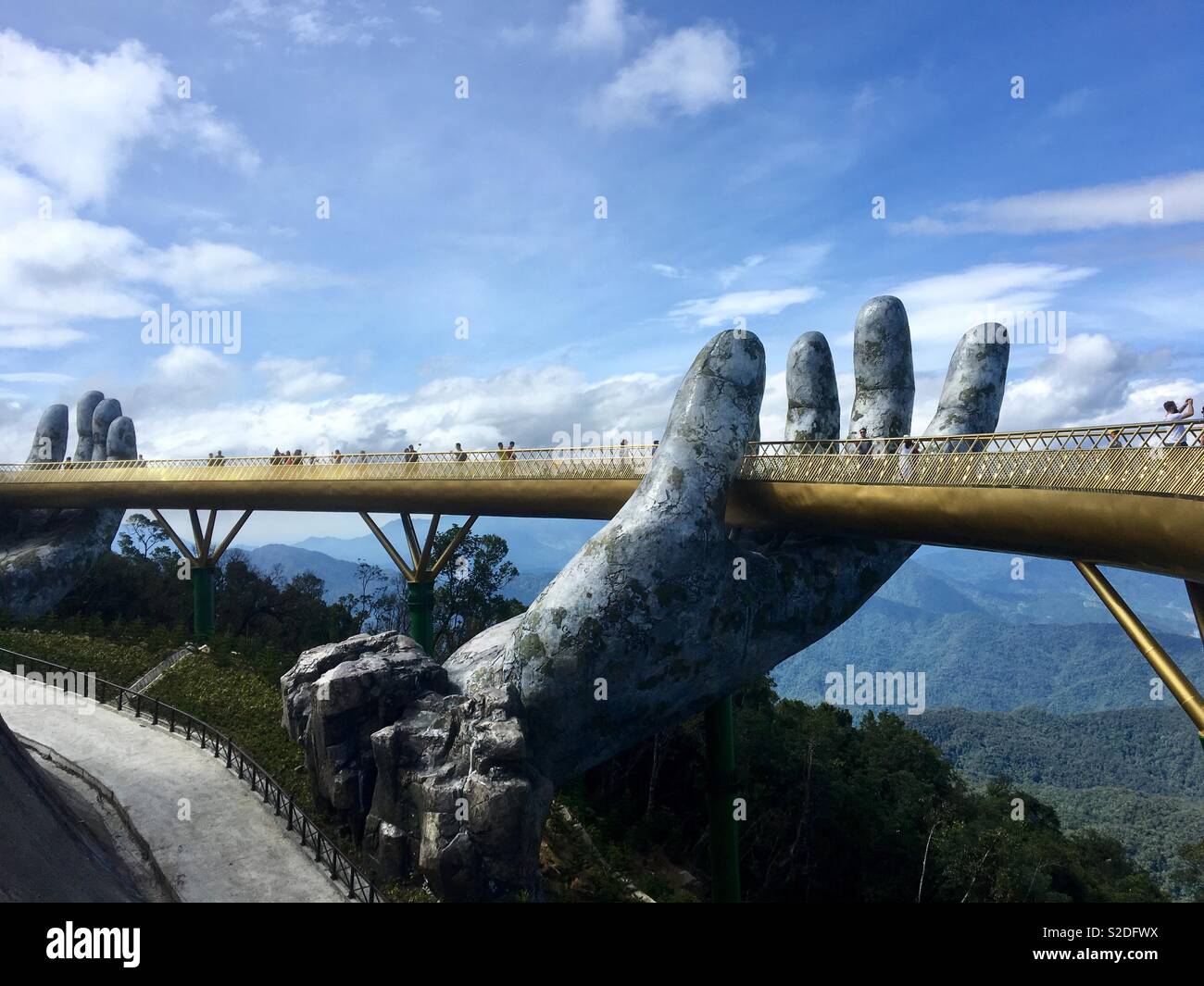 Golden hands bridge in Vietnam ‘hands of god’ Stock Photo