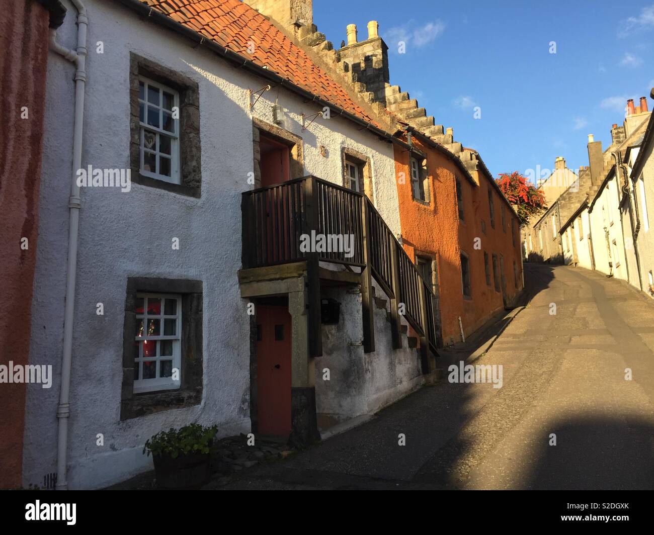 Historic street with old houses in Culross, Fife, Scotland - Outlander location Stock Photo