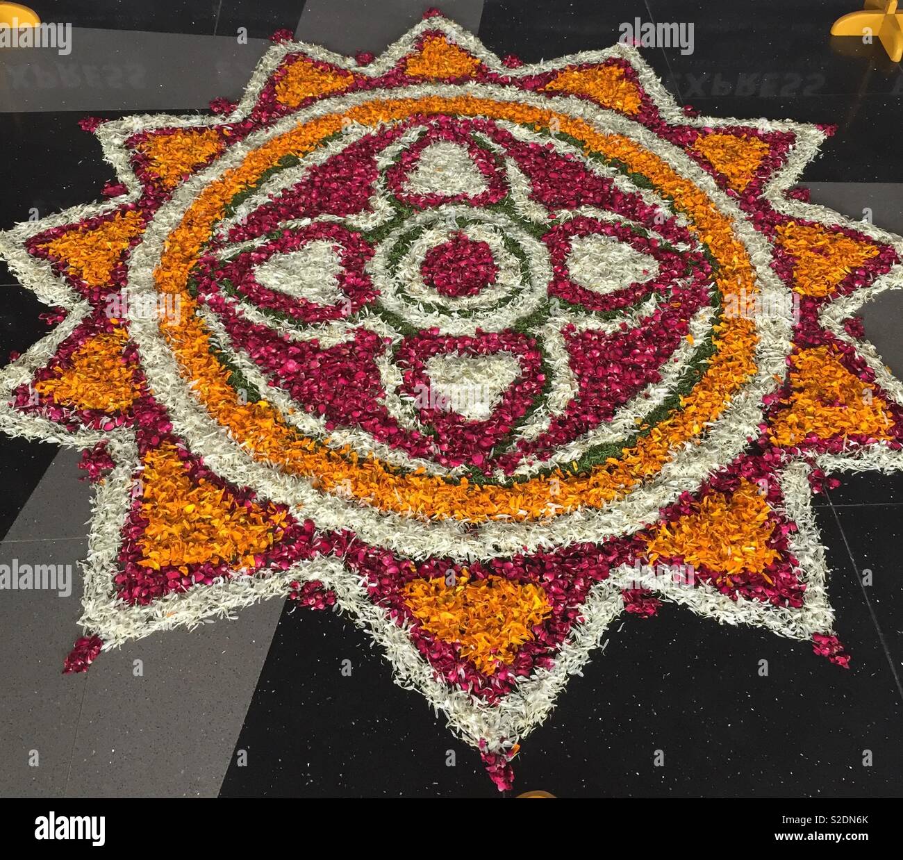 Rangoli best design hi-res stock photography and images - Alamy