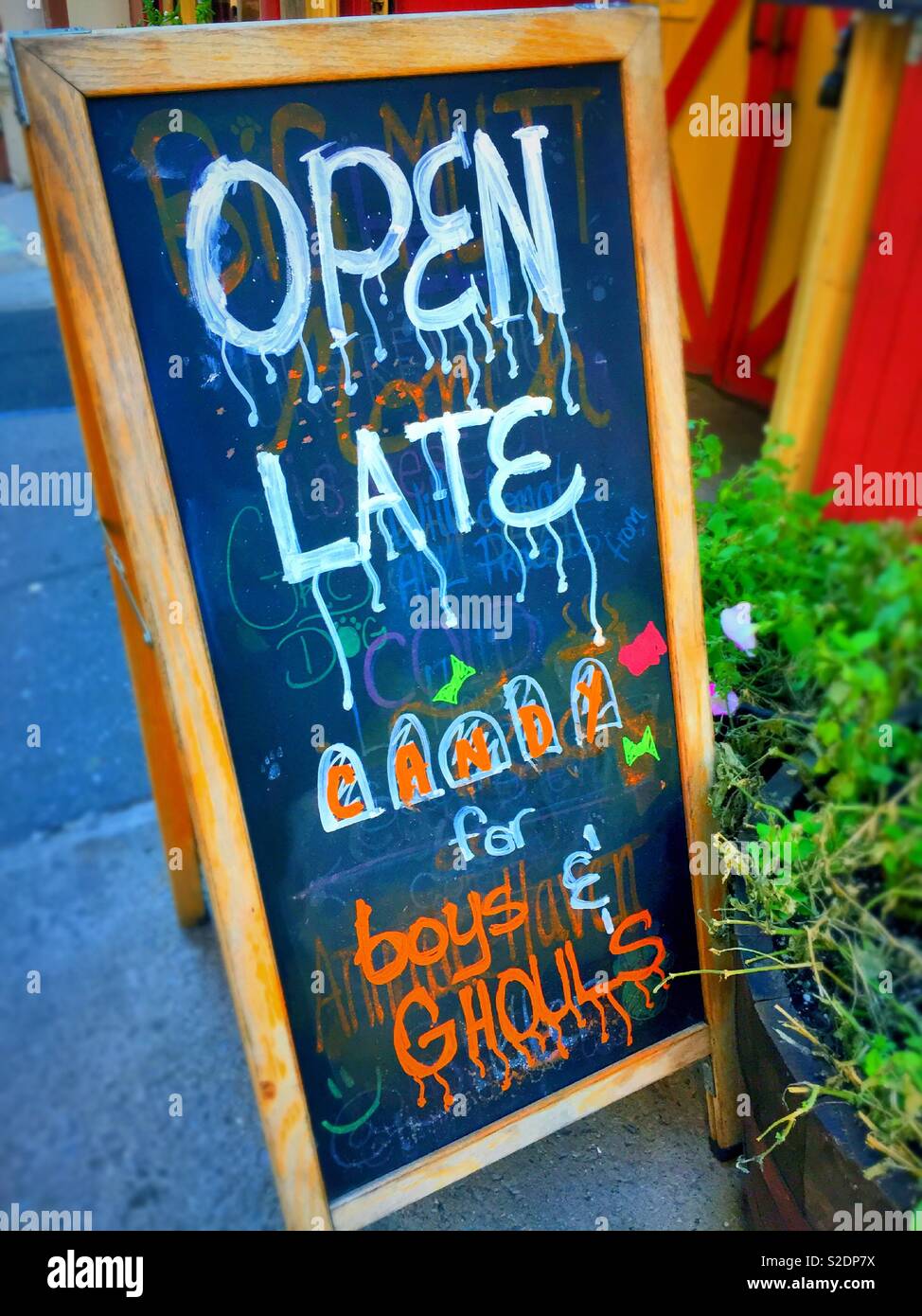 Open late hi res stock photography and images Alamy