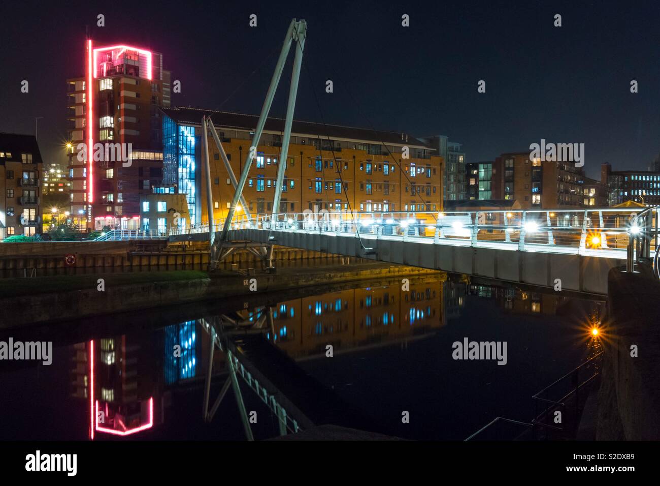 River aire bridge at night hi-res stock photography and images - Alamy