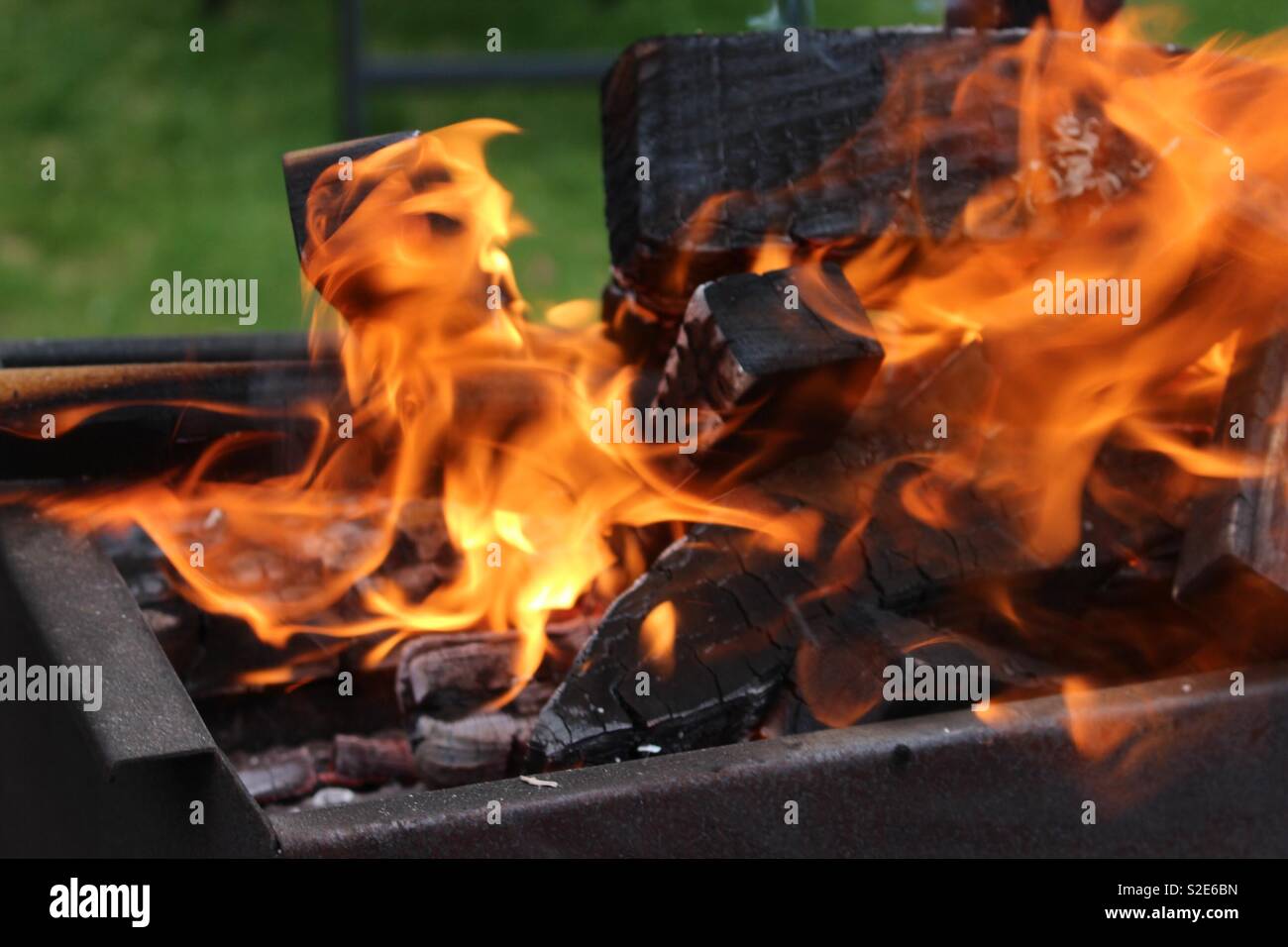 Burnt bbq fire hires stock photography and images Alamy