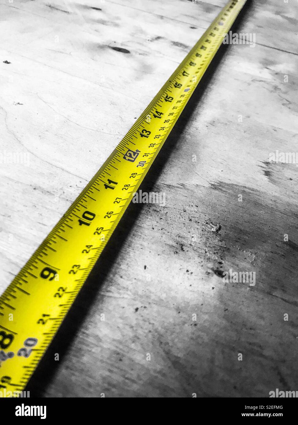 Top view of white soft measuring tape. Minimalist flat lay image of tape  measure with metric scale over blue background. Composition photo of tape  mea Stock Photo - Alamy