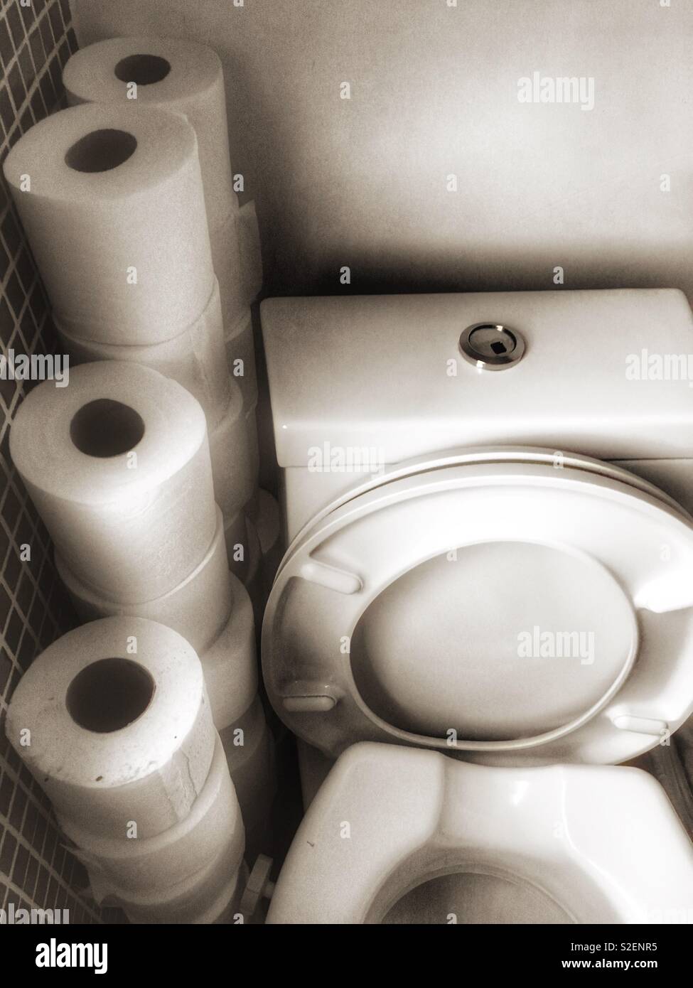 Tolet Roll Stack Stack of toilet rolls hi-res stock photography and images - Alamy