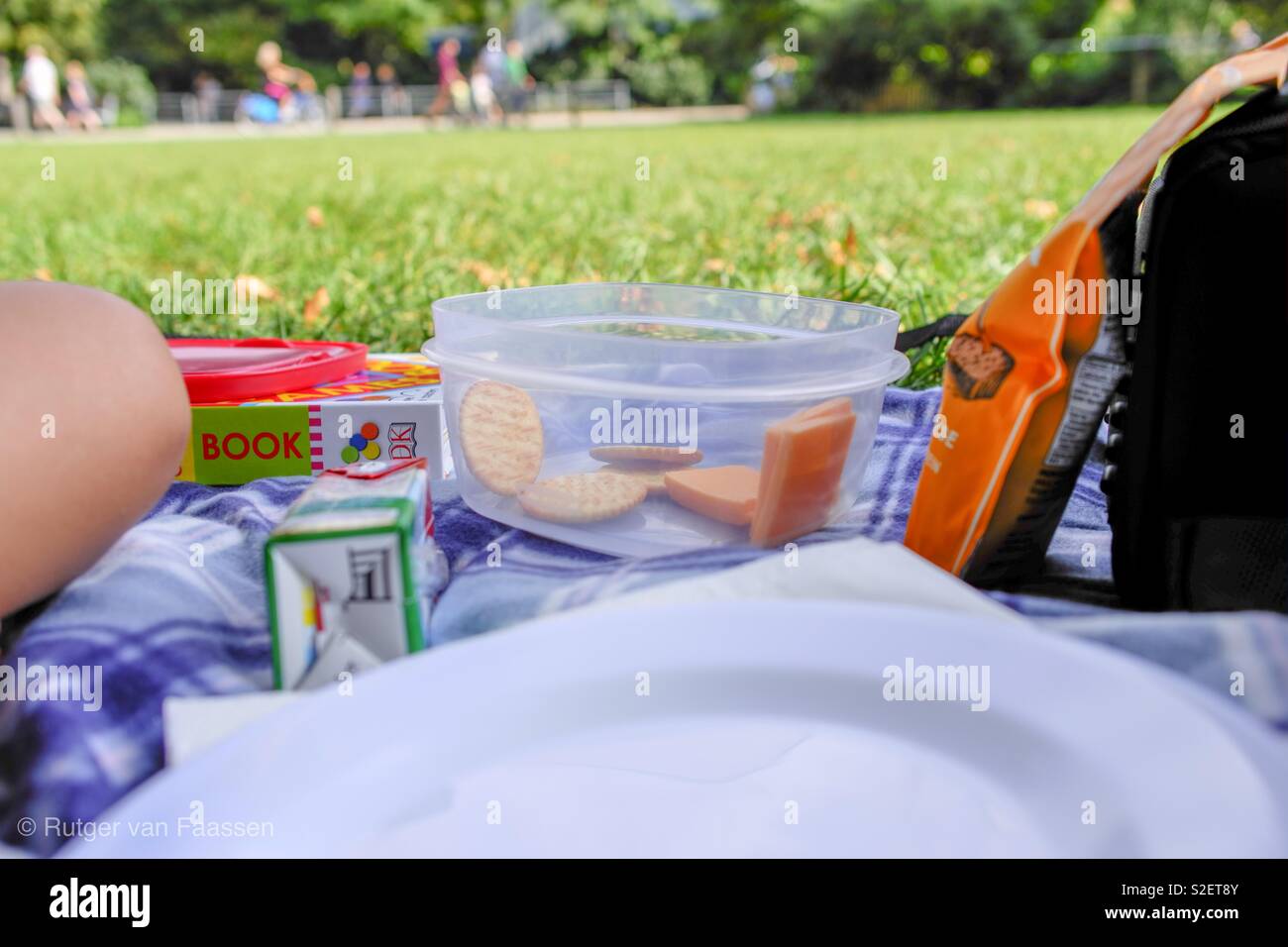 Picnic in the park hi-res stock photography and images - Alamy