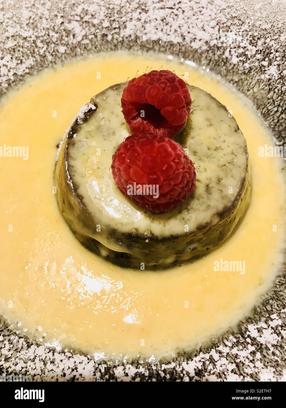 Sticky toffee pudding with custard Stock Photo Alamy