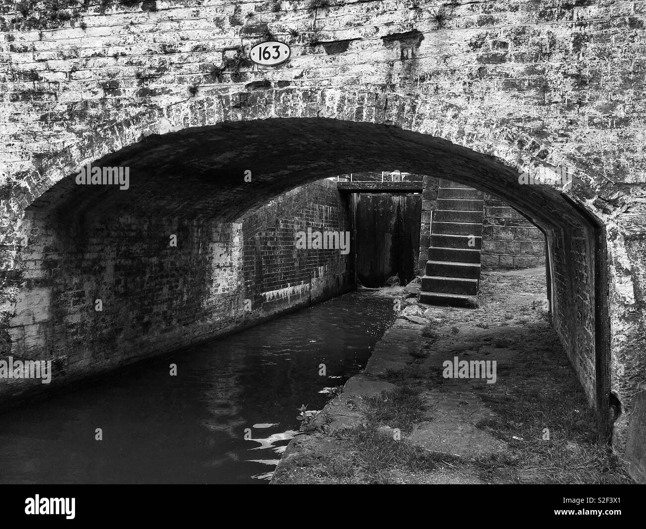 Arch bridge with lock in Cheshire Uk Stock Photo - Alamy