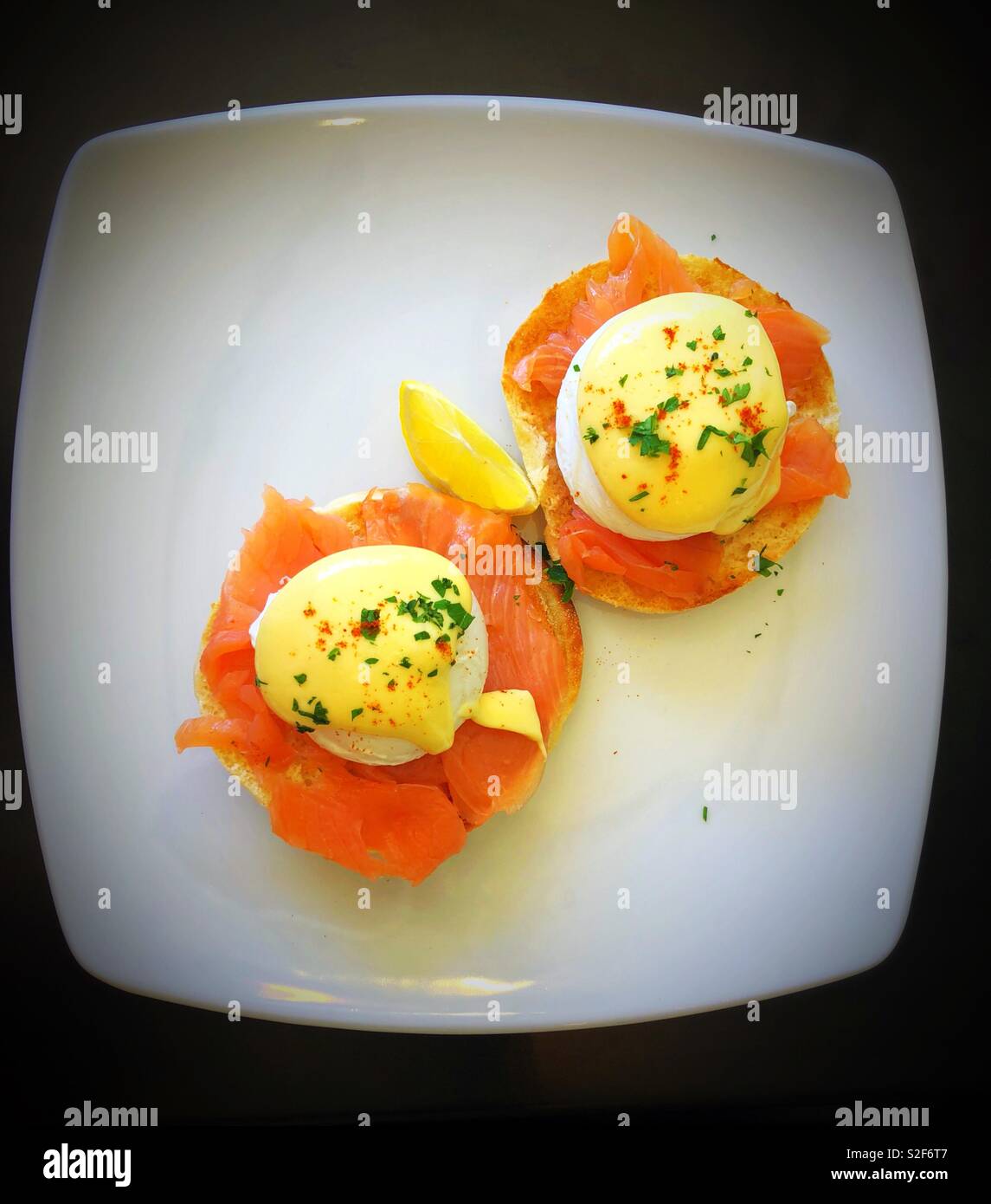 Eggs Benedict with smoked salmon Stock Photo Alamy