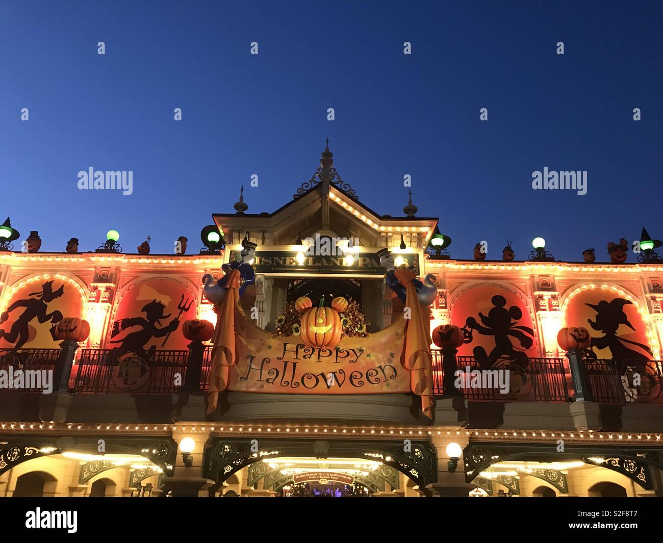Disneyland Paris at night Stock Photo - Alamy