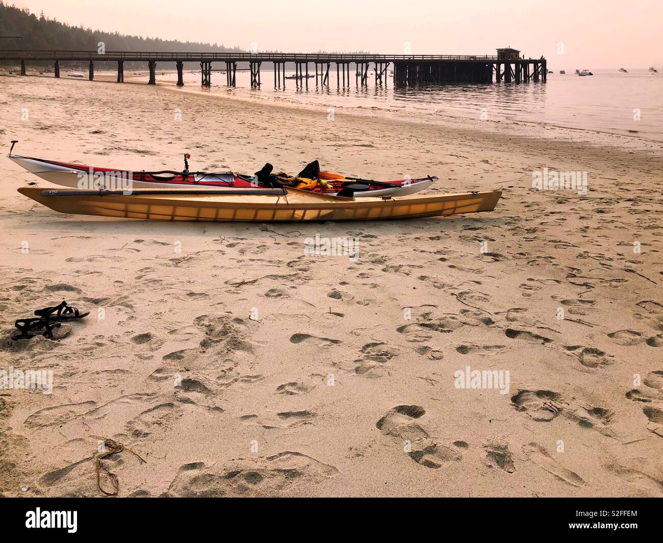 Two kayaks hires stock photography and images Alamy