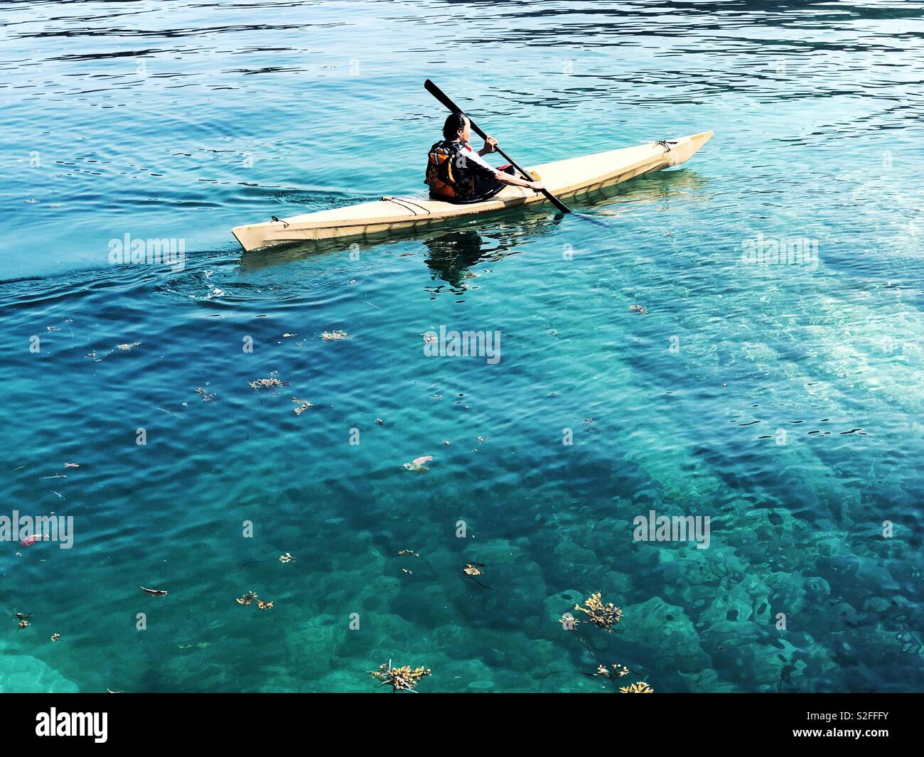 Happy kayaker in pristine clear turquoise waters of Desolation Sound Stock Photo