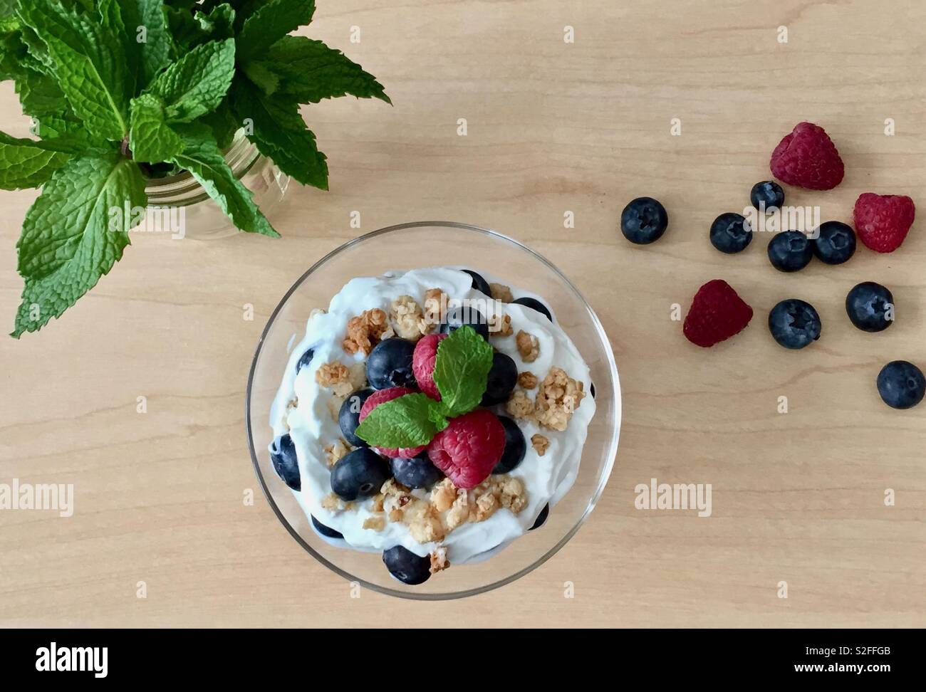 Healthy Breakfast with yogurt, granola and fruit Stock Photo - Alamy