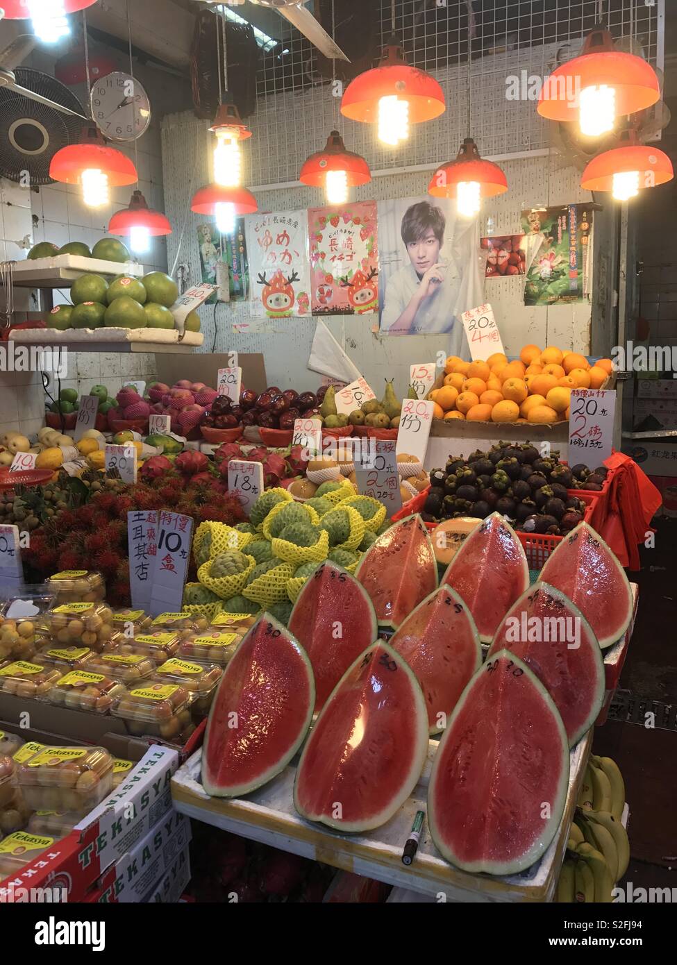Hong Kong fruit market Stock Photo Alamy