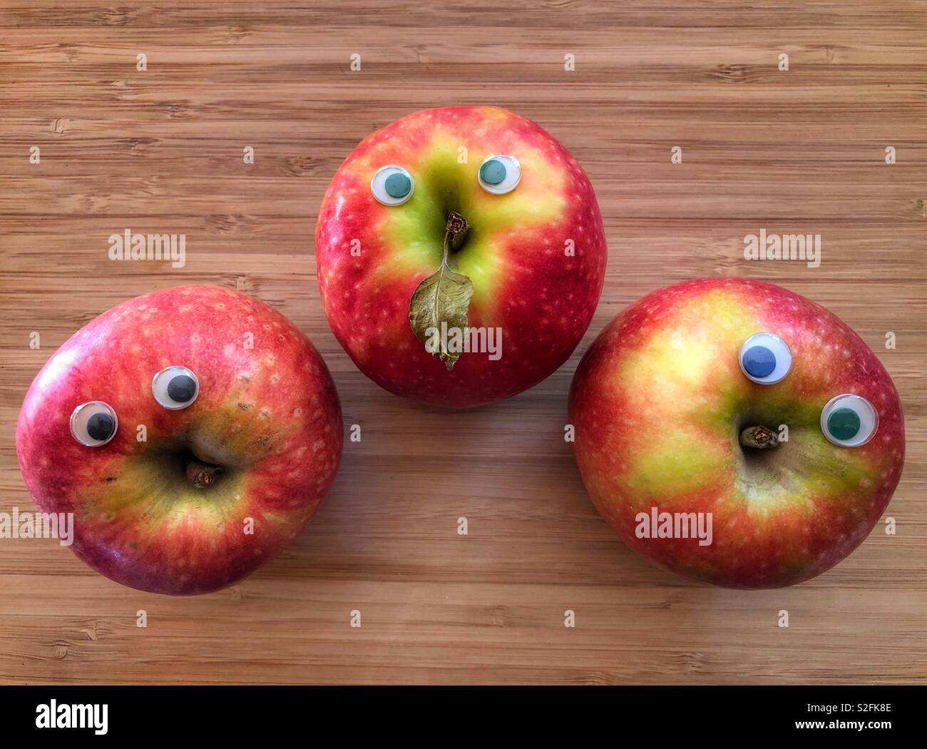 Googly eyes hi-res stock photography and images - Alamy