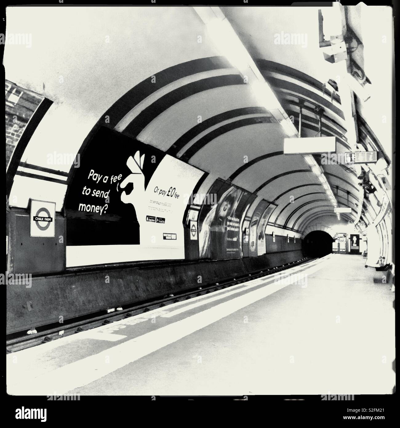 London Underground tube station platform and tunnel Stock Photo - Alamy