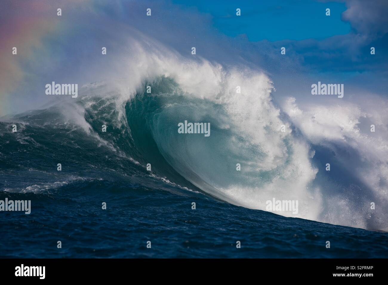 Surfing jaws maui hawaii hi-res stock photography and images - Alamy
