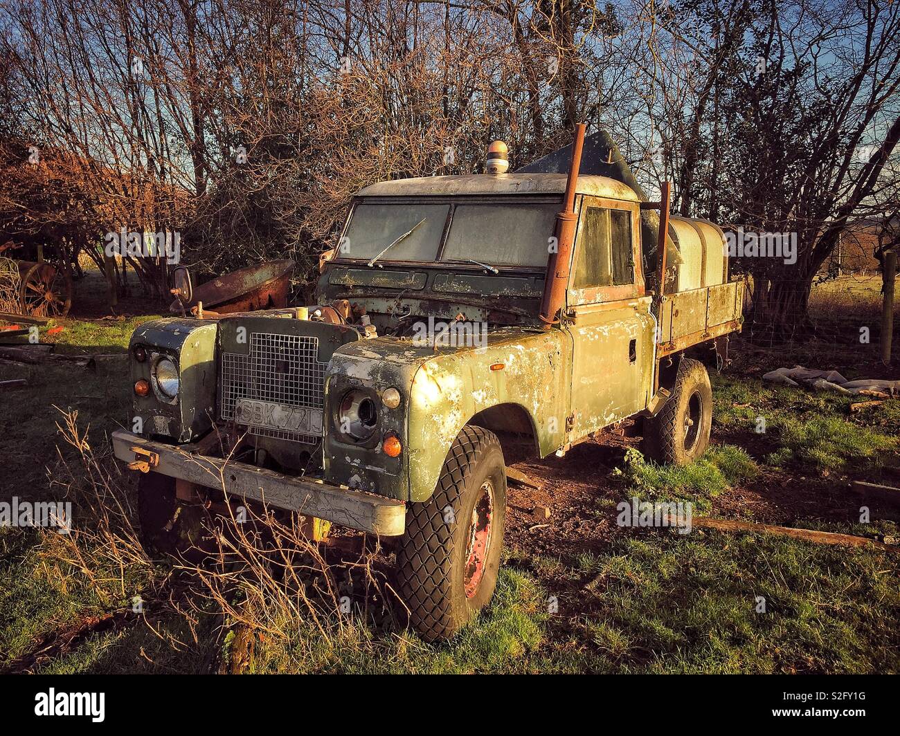 Sleeping beauty. A classic Land Rover sits patiently in a farmer’s field awaiting renovation. A perfect restoration project waiting to be discovered... - Smartphone Captured Stock Image