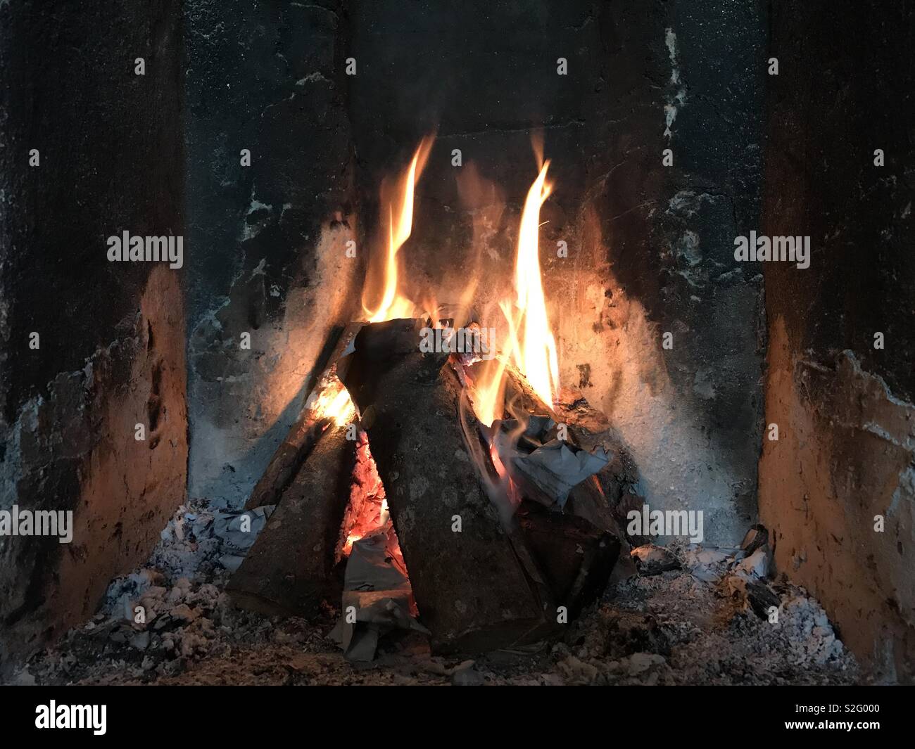Open log fire Stock Photo Alamy