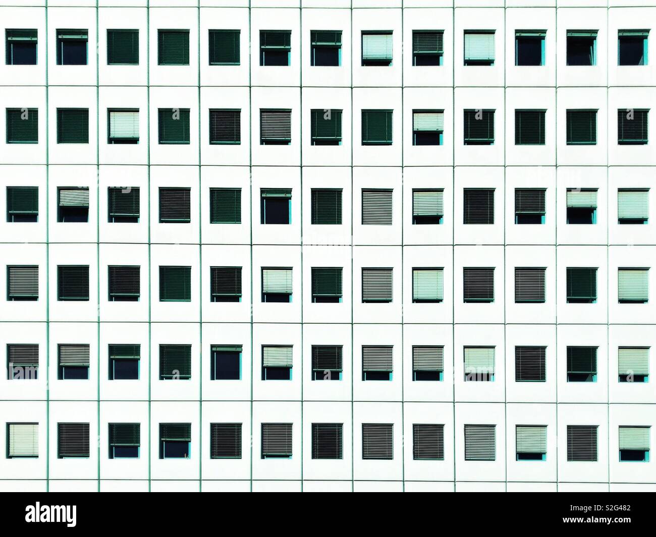 Row Windows Rows of windows hi-res stock photography and images - Alamy