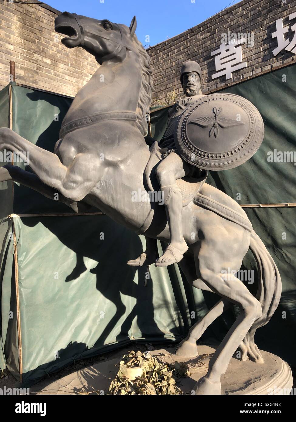 Statue of soldier on a dusty rearing horse Stock Photo Alamy