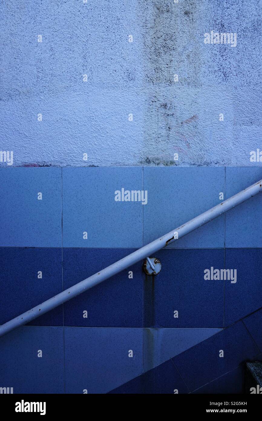 Blue wall with texture hi-res stock photography and images - Alamy