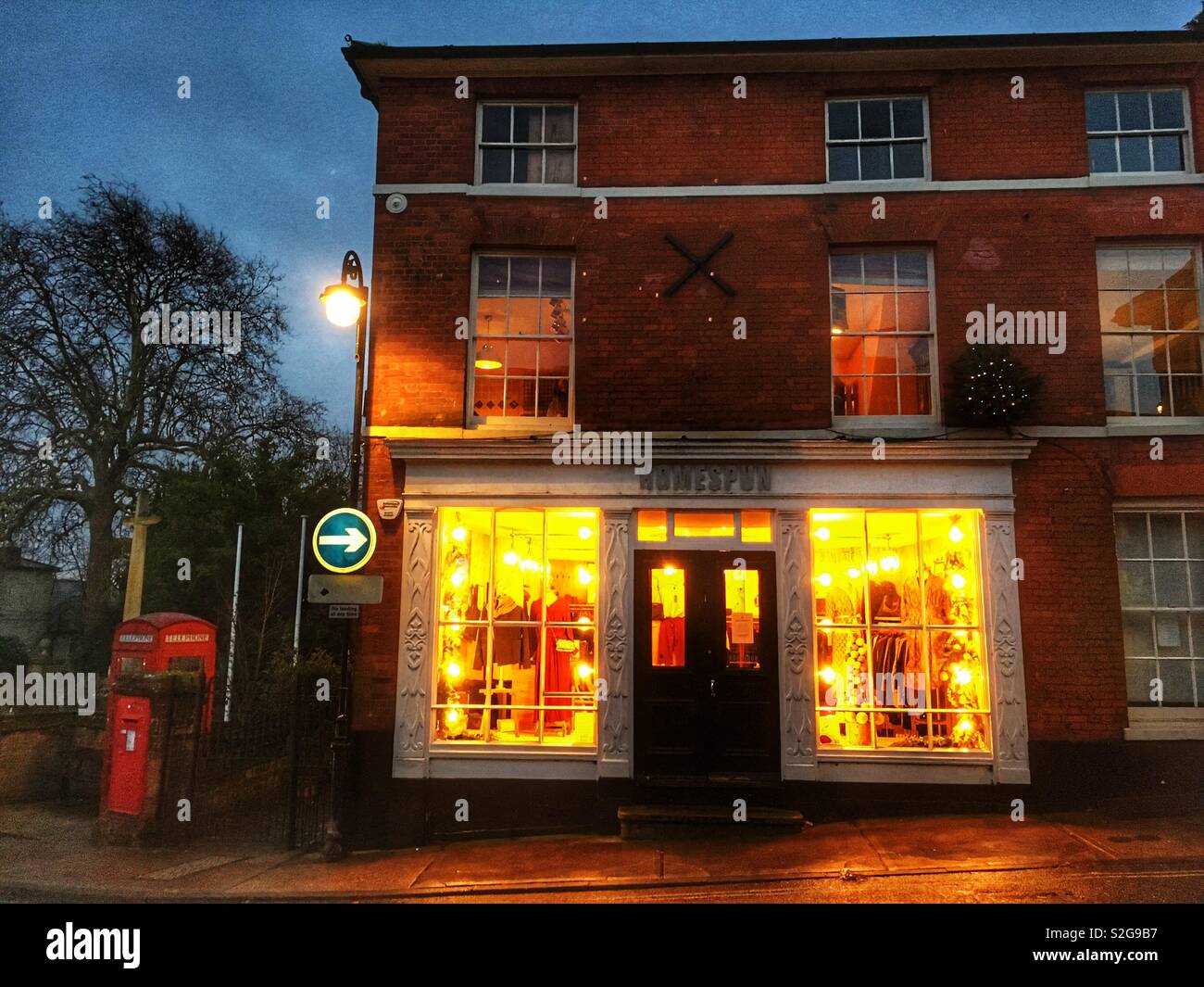 Homespun Independent clothes shop, market Hill, Woodbridge, Suffolk, England. Stock Photo