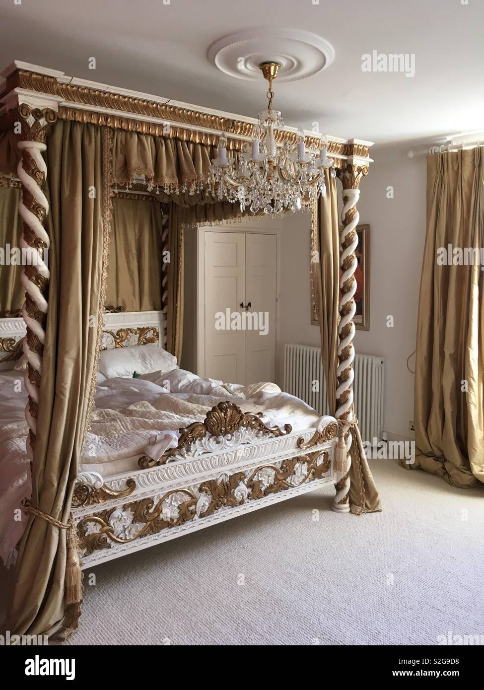 Emperor bed hi-res stock photography and images - Alamy