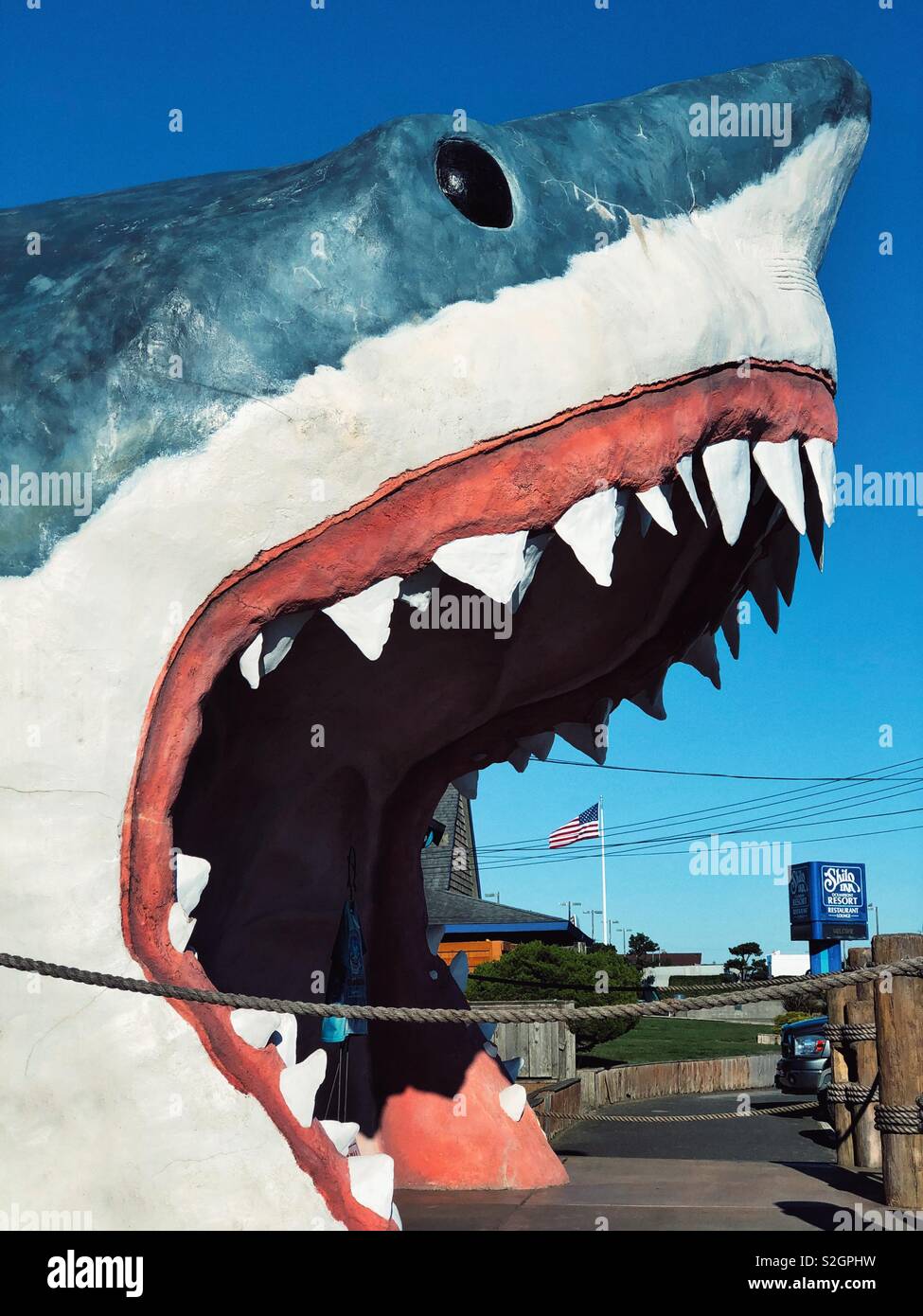 Entrance to gift store shaped as giant open Shark head full of teeth in Ocean Shores, WA Stock Photo