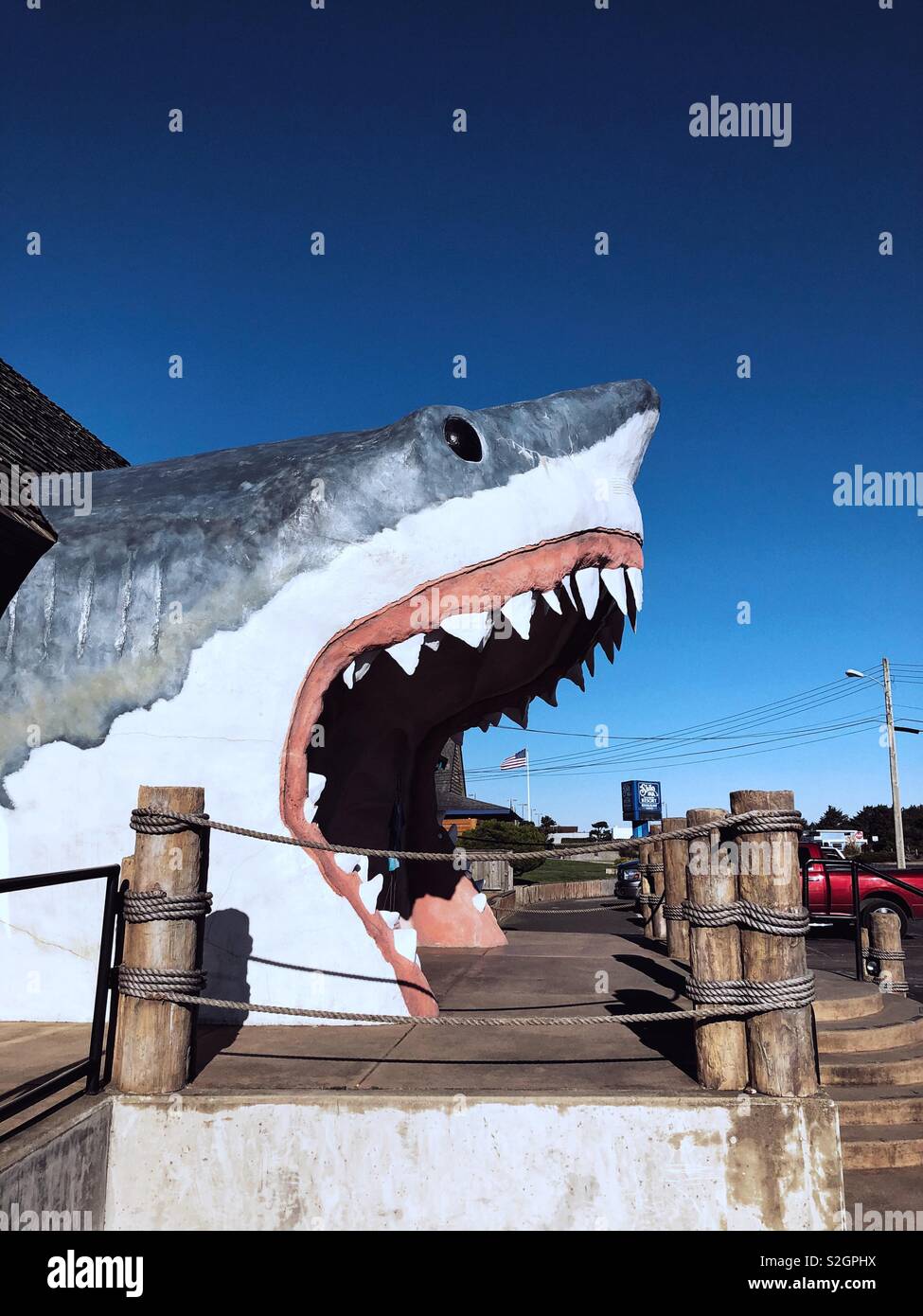 Entrance to gift store shaped as giant open Shark head full of teeth in Ocean Shores, WA Stock Photo