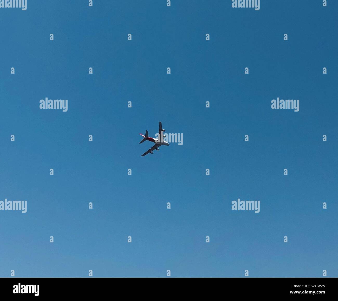 Plane blue sky hi-res stock photography and images - Alamy