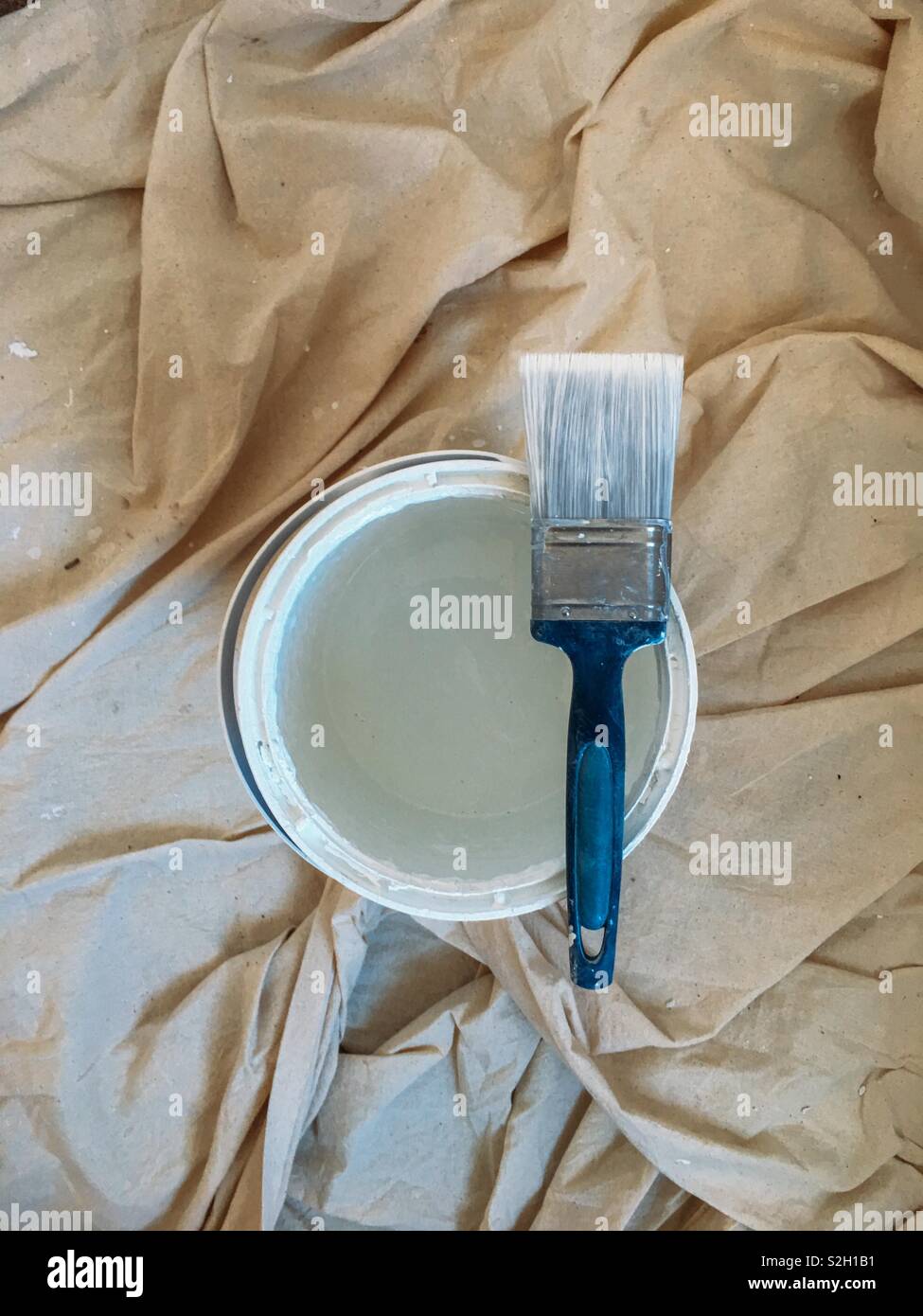 Paint brush resting on a tin of paint Stock Photo Alamy
