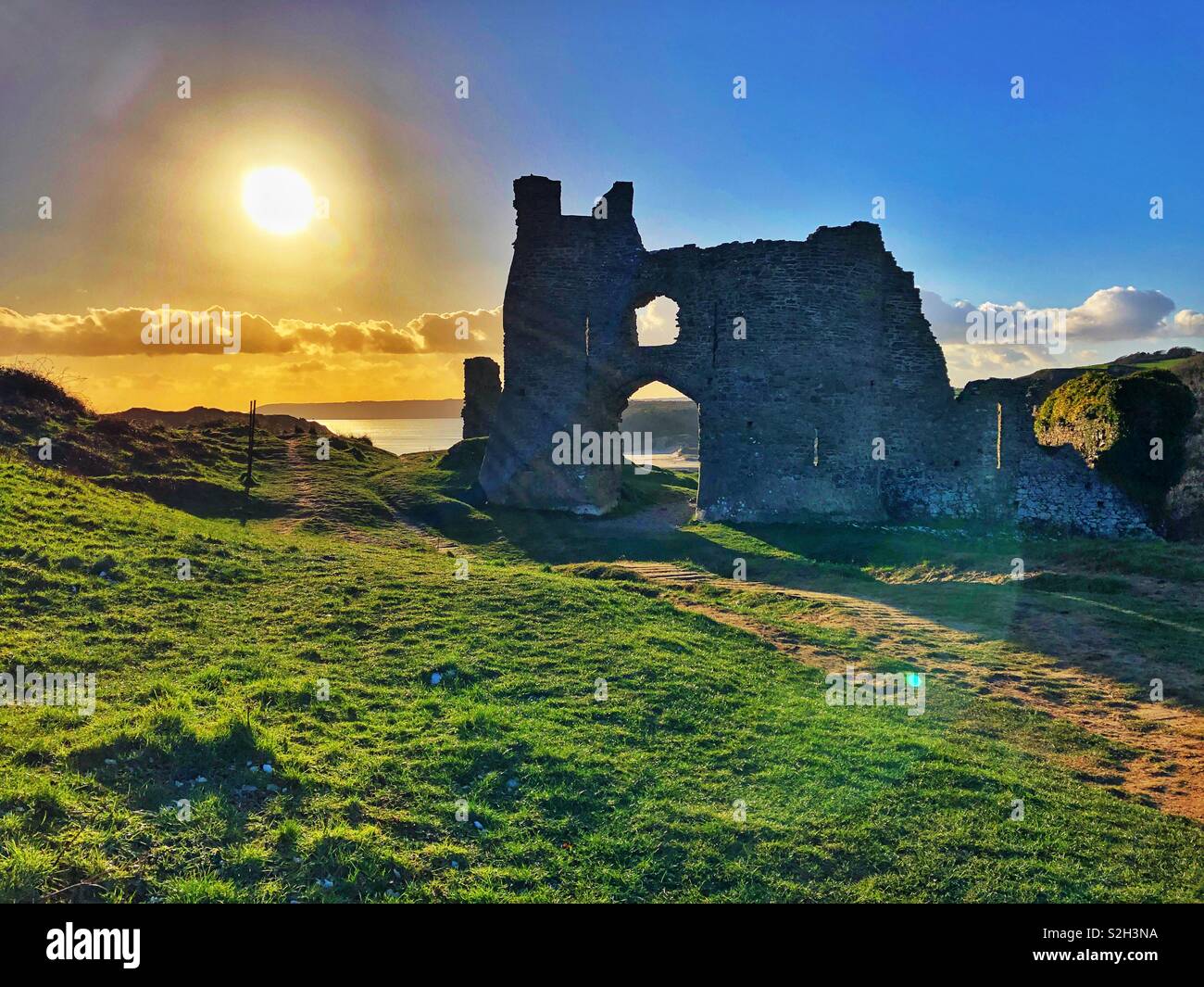 Pennard castle hires stock photography and images Alamy