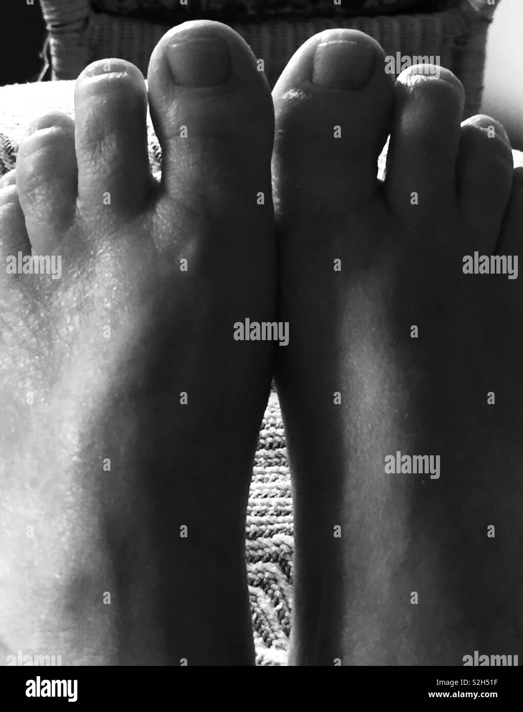 Feet resting noir Stock Photo