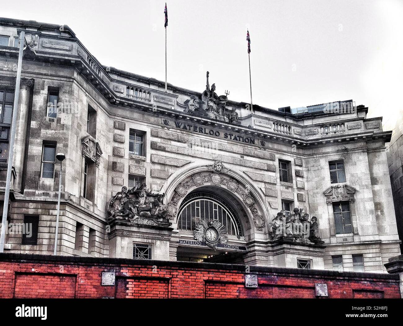 Detail of Waterloo railway station showing the Victory Arch entrance in ...