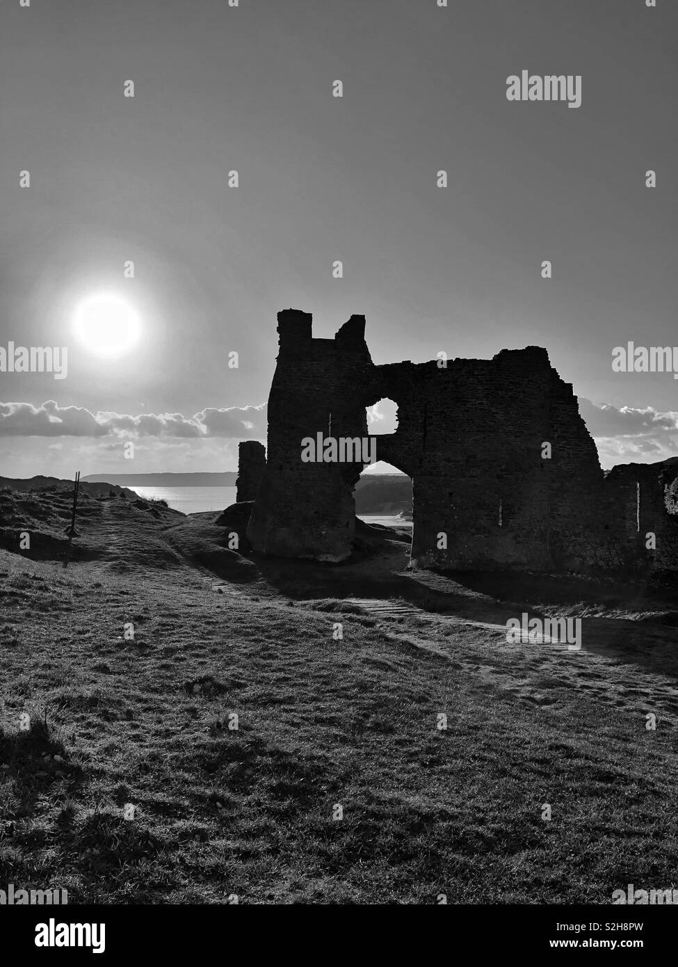 Pennard Castle, Three Cliffs Bay, Gower, Swansea, Wales, late afternoon, February. Stock Photo